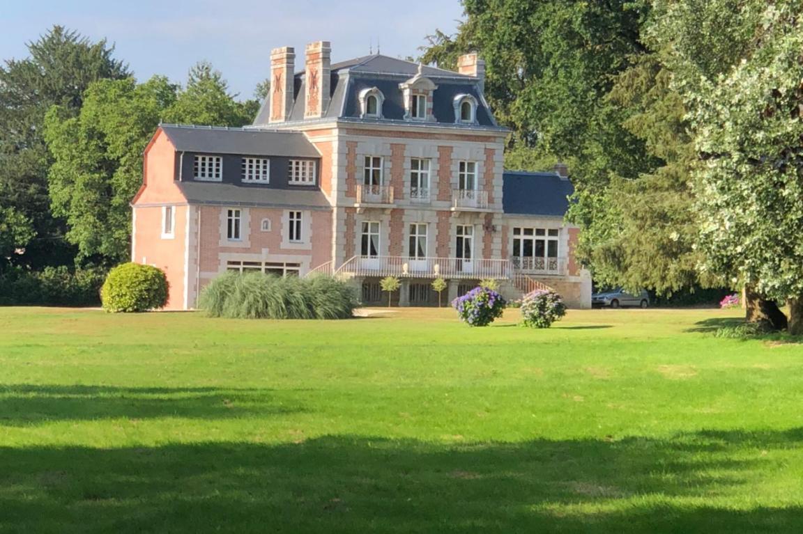 Chateau De La Chasse Beauvais Romagne  Exteriör bild